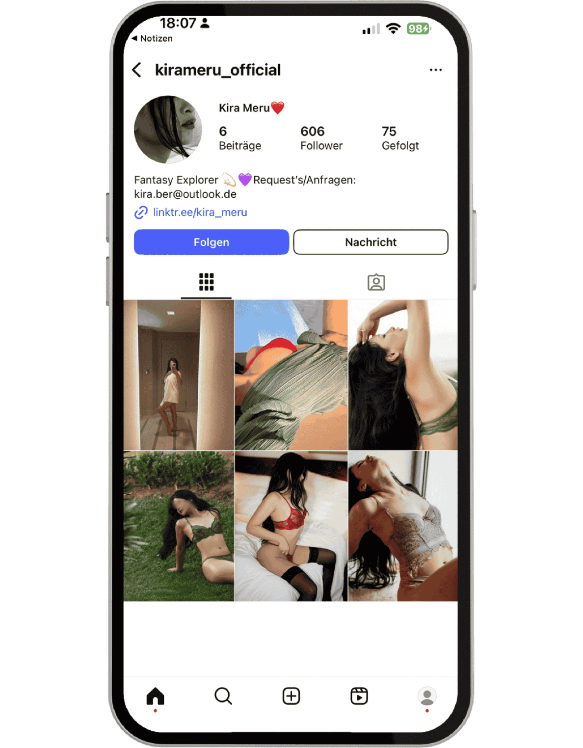 Ein Smartphone-Bildschirm zeigt ein Instagram-Profil mit mehreren Fotos von Personen in verschiedenen Posen und Umgebungen.
